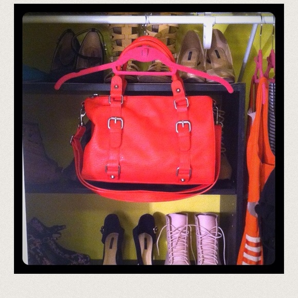 Red Express Hand Bag - Picture 2 of 4